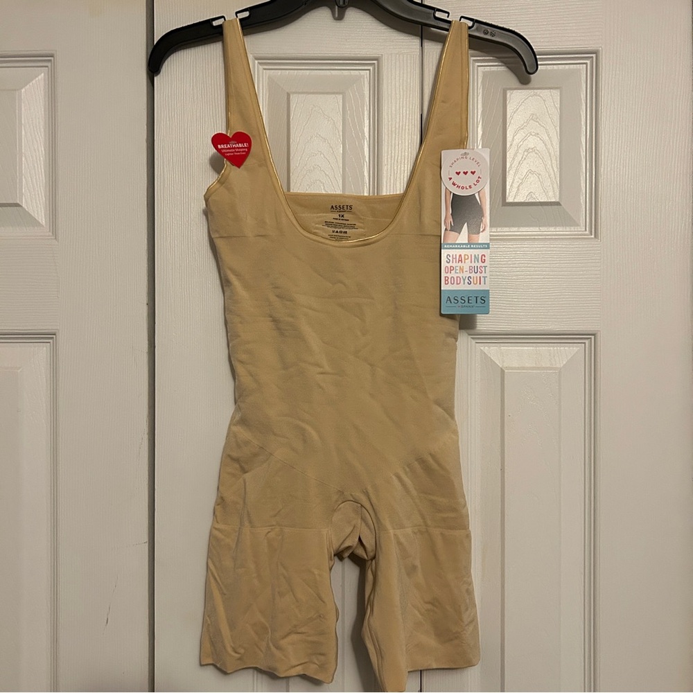 NWT Assets by Spanx open bust body suit shape wear 1X Nude Tan - Picture 8 of 12